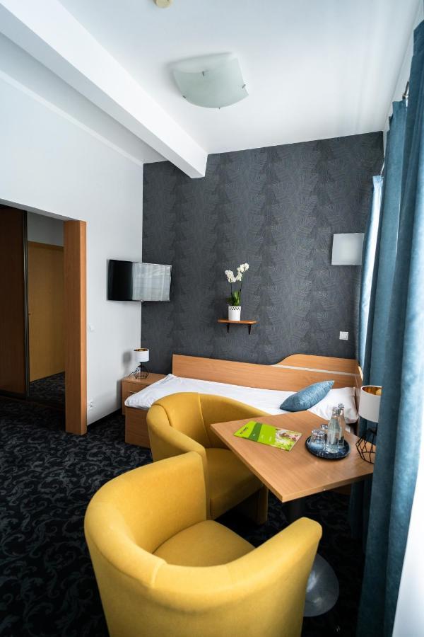 Hotel Sanvit Restauracja & Spa Санок Экстерьер фото