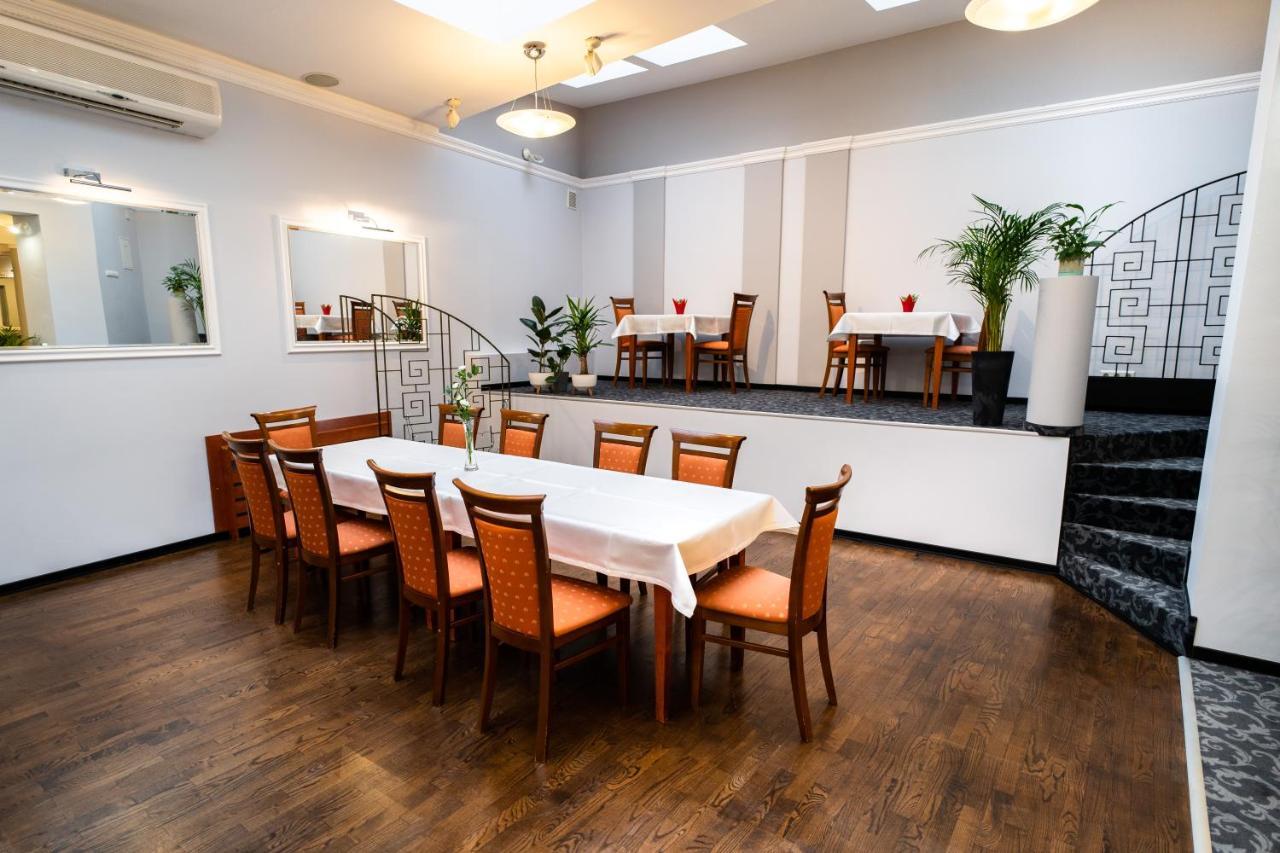 Hotel Sanvit Restauracja & Spa Санок Экстерьер фото