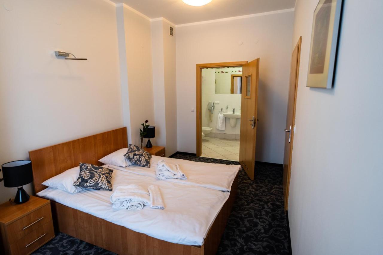 Hotel Sanvit Restauracja & Spa Санок Экстерьер фото